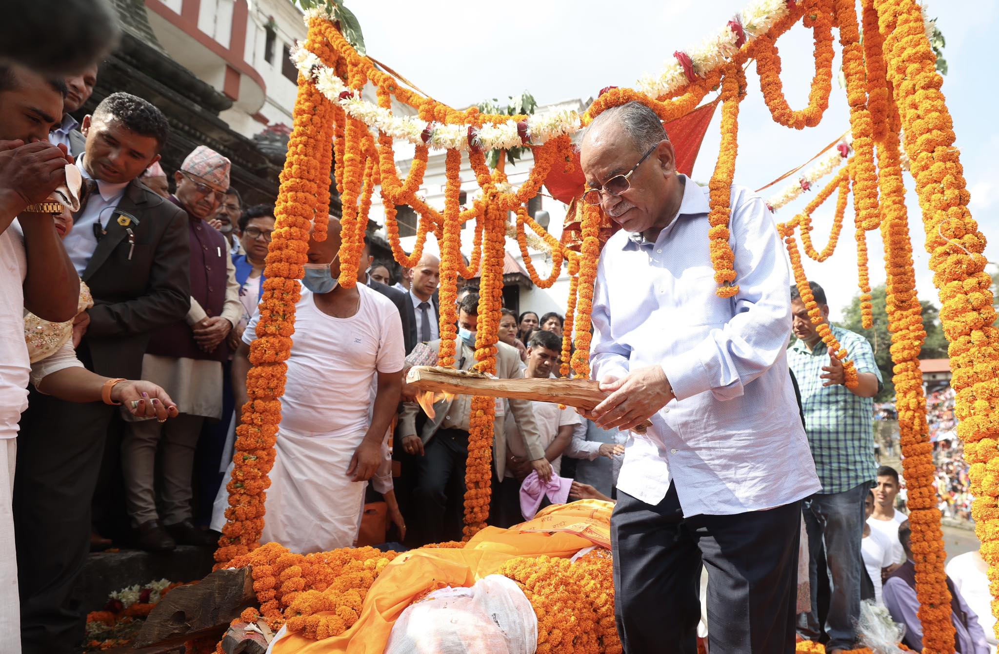सीता दाहालको अन्तिम बिदाइ, प्रचण्डले दिए दागबत्ती (तस्बिरहरु)