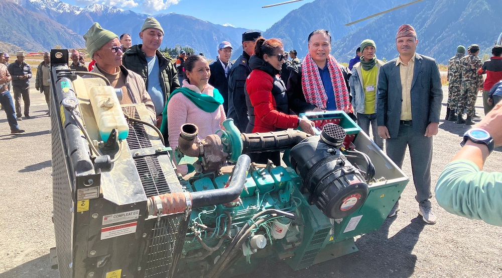 सेनाको हेलिकप्टरबाट डिजेल जेनेरेटर लगेर मुगु र हुम्लामा बिजुली
