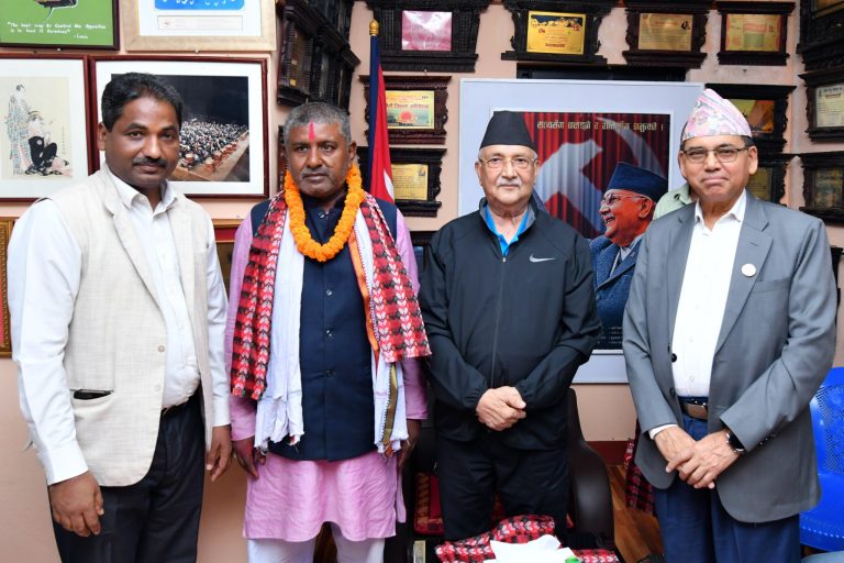 एमालेमा प्रवेश