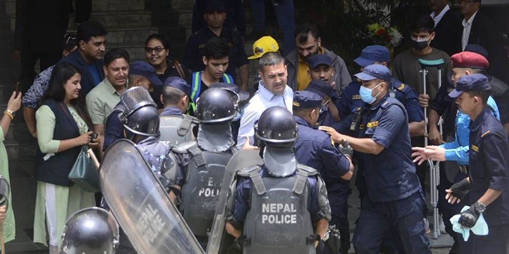 उपप्राध्यापक प्रेम चलाउने अदालतबाट पक्राउ