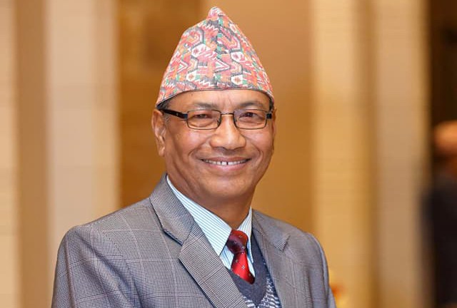 आफ्नै कार्यकक्षमा सङ्‍घीय मामिला तथा सामान्य प्रशासनमन्त्री राजेन्द्र श्रेष्ठमाथि हातपात 