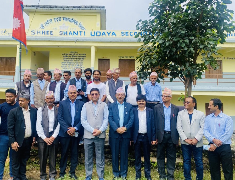 पर्यटन कलेज बनाउन पोखराका विभिन्न स्थानमा पर्यटनमन्त्री श्रेष्ठको अवलोकन