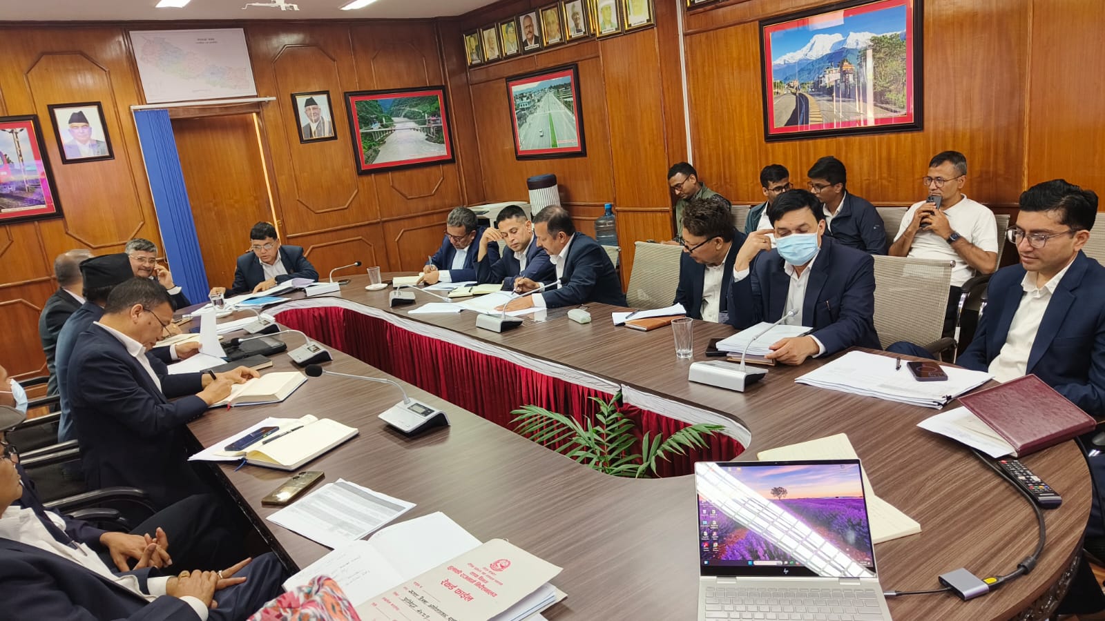 रुग्ण आयोजनाबारे भौतिक मन्त्री दाहालको निर्देशन ‘कानून नपर्खनु,भएको व्यवस्था अनुसार काम गर्नु’