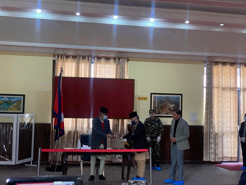  प्रधानमन्त्री देउवालाई कोरोना नियन्त्रण गर्न एमालेको २२ बुँदे ध्यानाकर्षण पत्र 