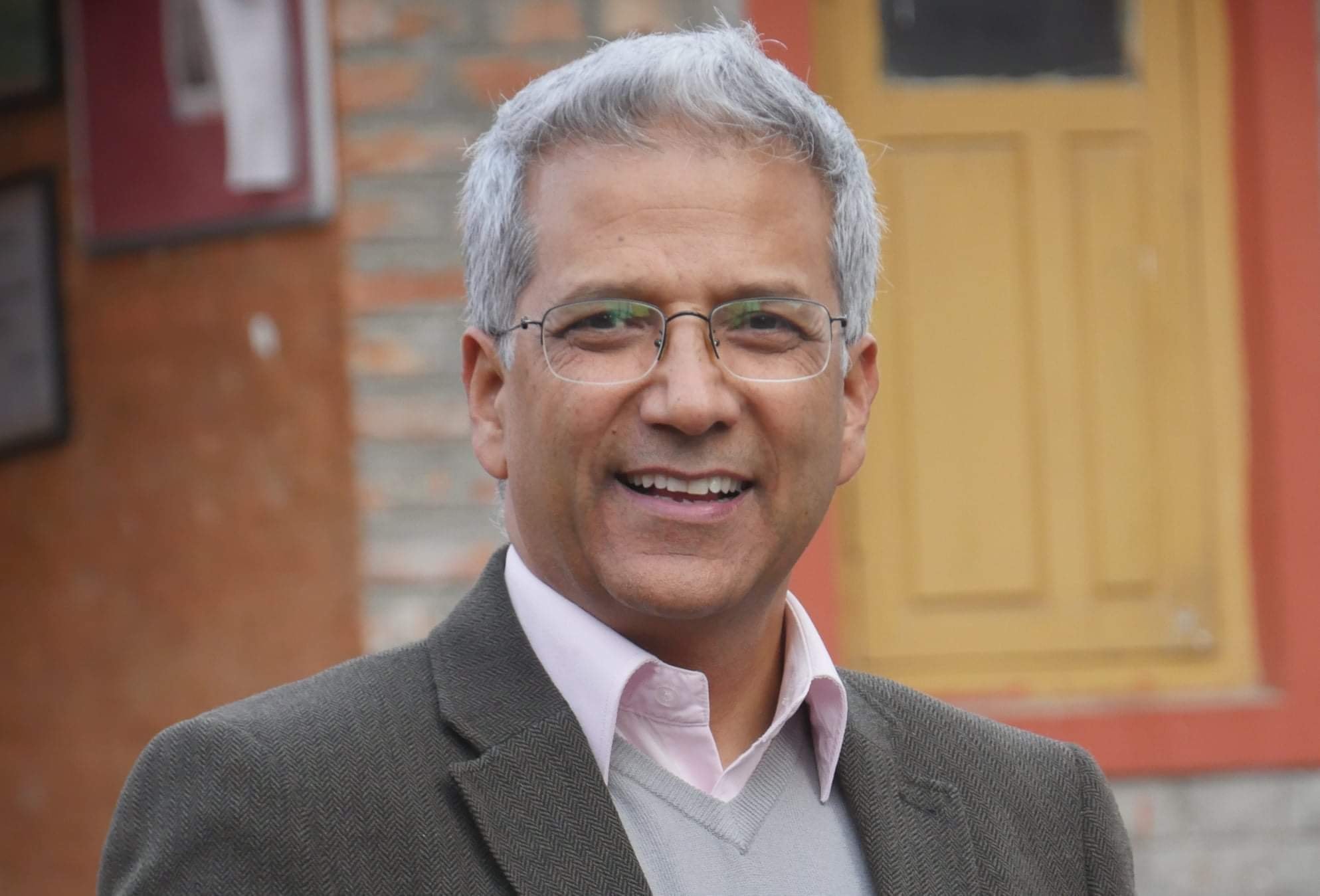 रविन्द्र मिश्रले भने “खोपामा भए पनि राजसंस्था राखौँ”