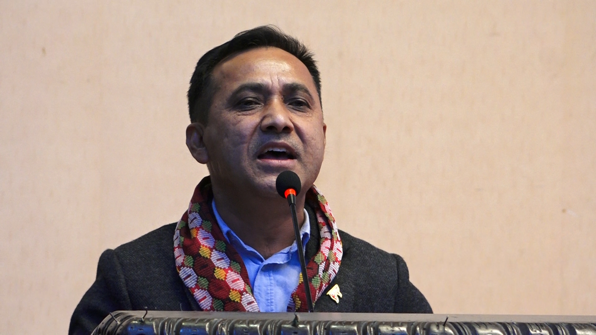 काठमाडौंको फोहोर उठाउन नसक्नु लज्जास्पदः विश्वप्रकाश शर्मा