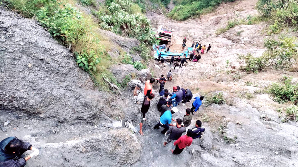 रामपुर बस दुर्घटना अपडेटः मृतक र घाइतेको पहिचान खुल्यो