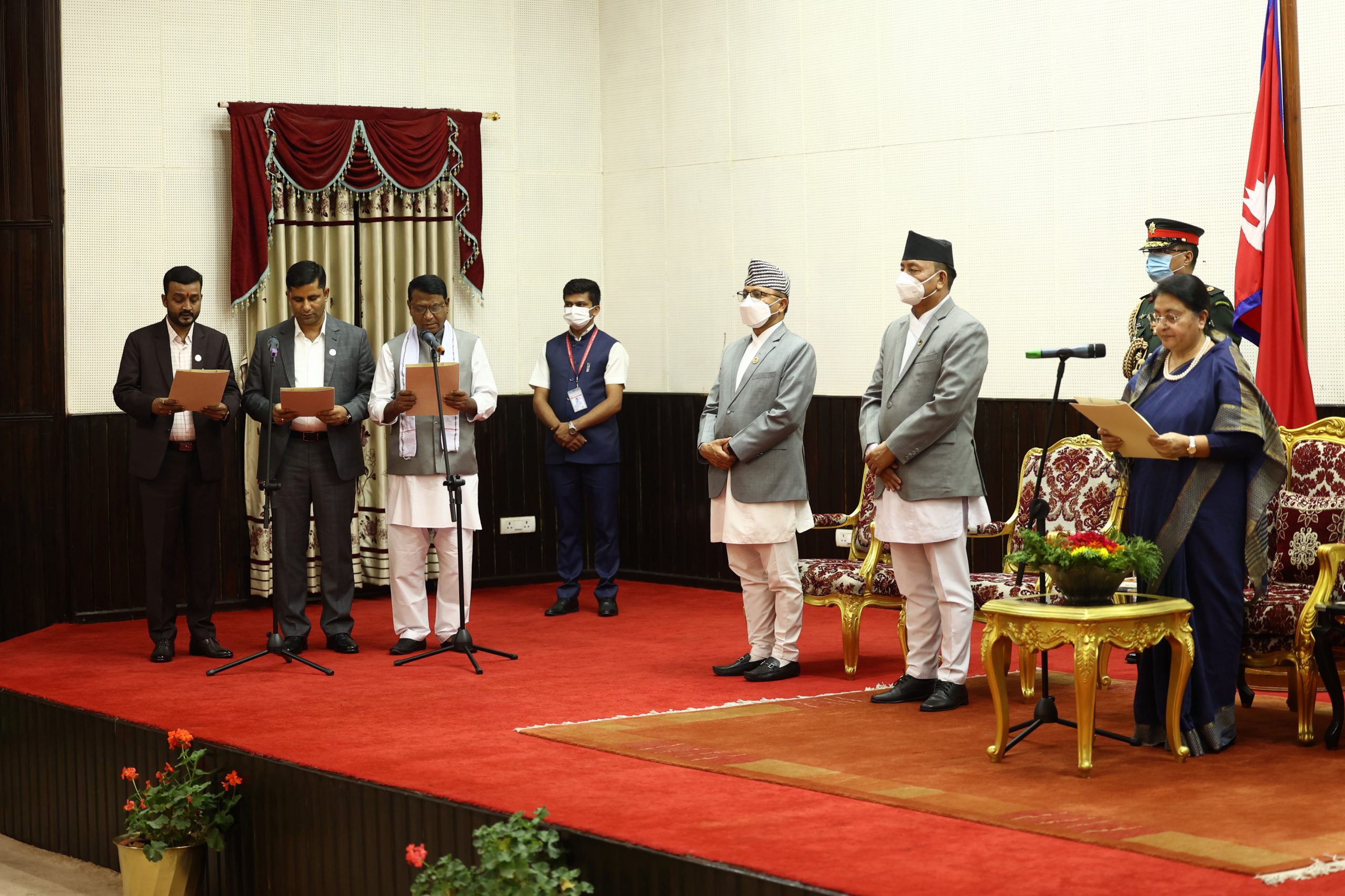 नवनियुक्त मन्त्रीहरुले लिए पद तथा गोपनियताको शपथ, आजै कार्यभार सम्हाल्ने