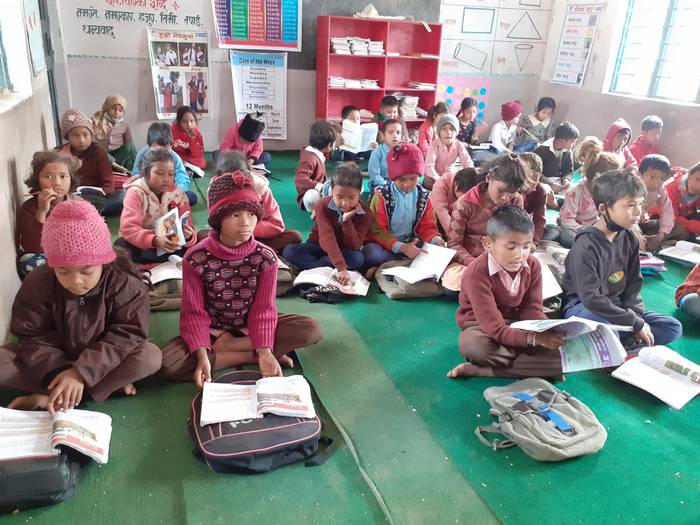 टीकापुरका विद्यार्थीको हातमा अझै पुगेन पाठ्यपुस्तक  