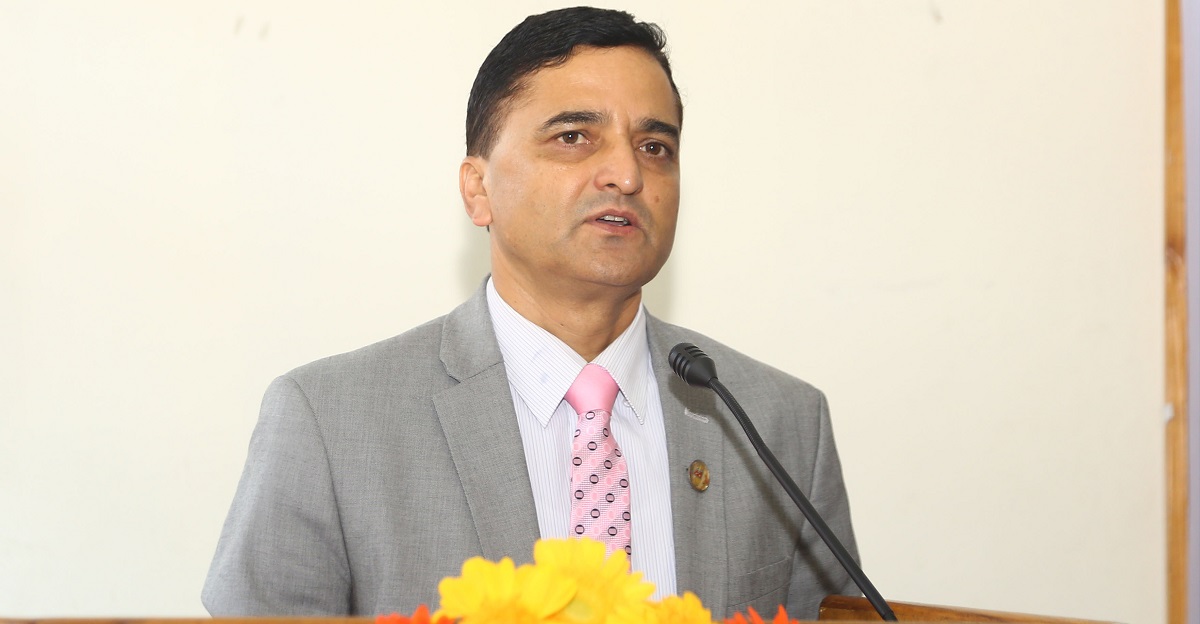 मन्त्री गुरुङलाई योगेश भट्टराईले भने : प्लीज निर्णय फिर्ता लिनुस्