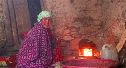 अन्धविश्वासले कष्ट भोग्दै सुत्केरी, नवजात शिशुसहित गोठमा बास