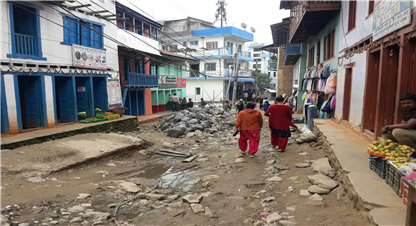 ठेकेदारले टेरेनन् नगरको निर्देशन, सुचारु भएन सडक ढलान 