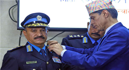 नवनियुक्त आईजीपी कुँवरलाई दर्ज्यानी चिह्न प्रदान