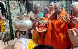 प्रधानमन्त्रीले गरे उज्जैन महाकाल मन्दिरको दर्शन