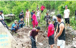 नगर प्रमुख साम्पाङको श्रमदान अभियान